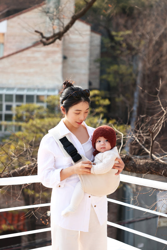 DMANGD Meli Side Hip Seat Carrier in Cream