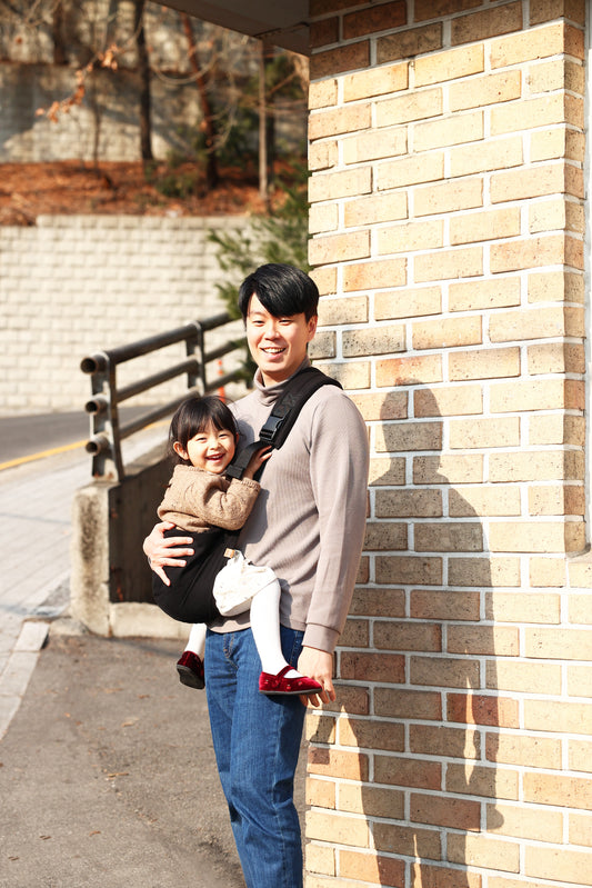 DMANGD Meli Side Hip Seat Carrier in Black