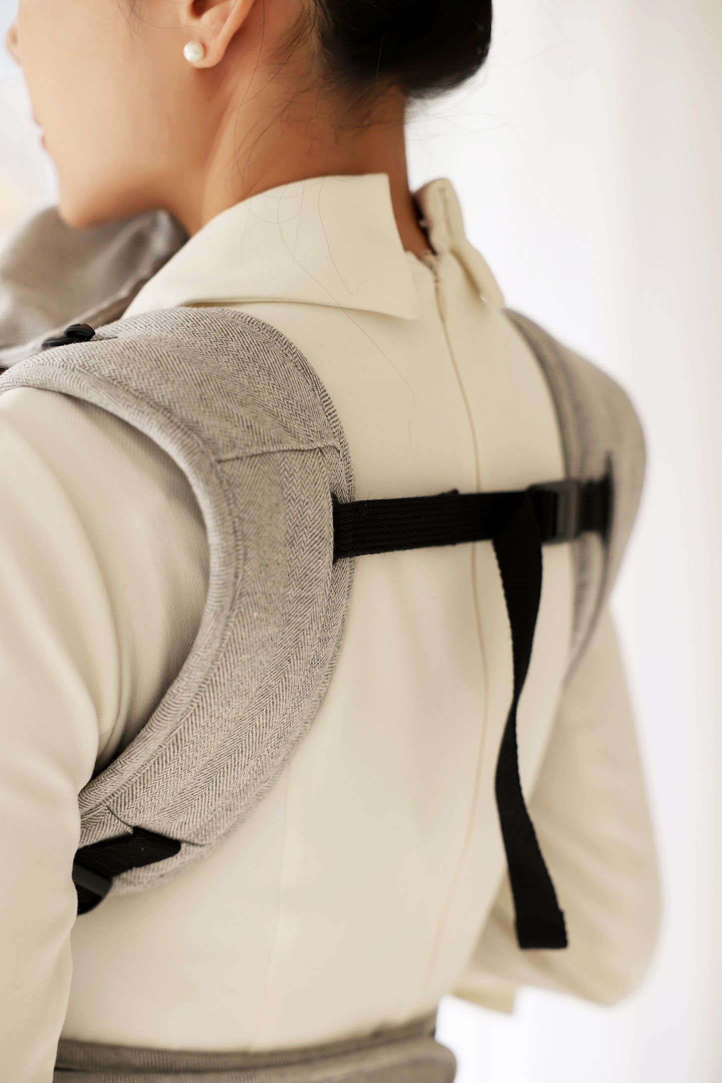 DMANGD Illi Baby Carrier in Herringbone Gray