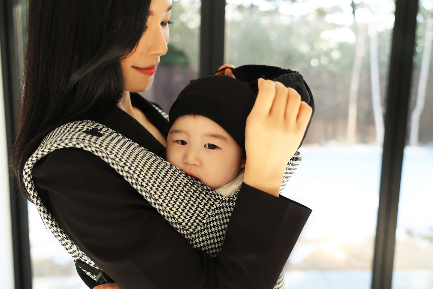 DMANGD Illi Baby Carrier in Houndstooth